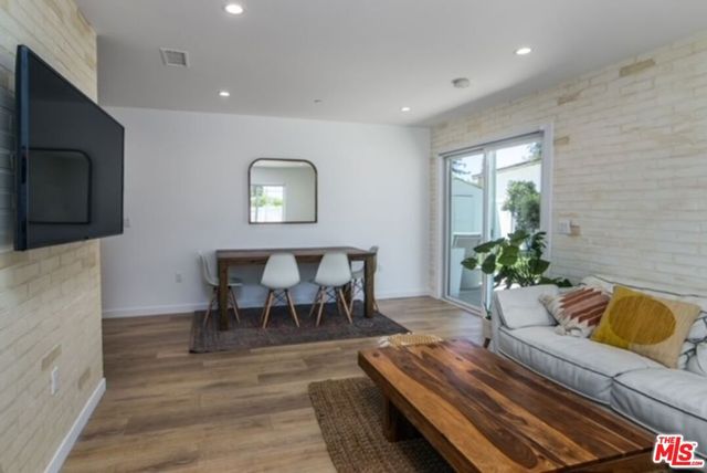 23028 Burbank Boulevard, Woodland Hills, CA 91367
