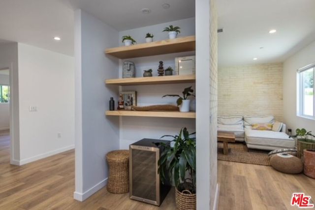 23028 Burbank Boulevard, Woodland Hills, CA 91367