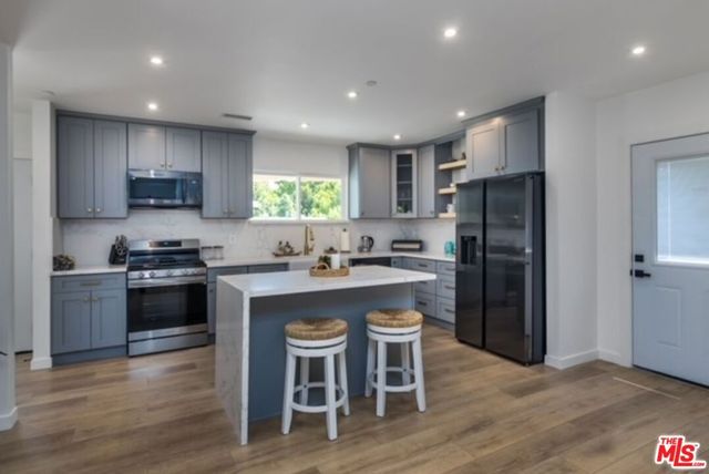 23028 Burbank Boulevard, Woodland Hills, CA 91367