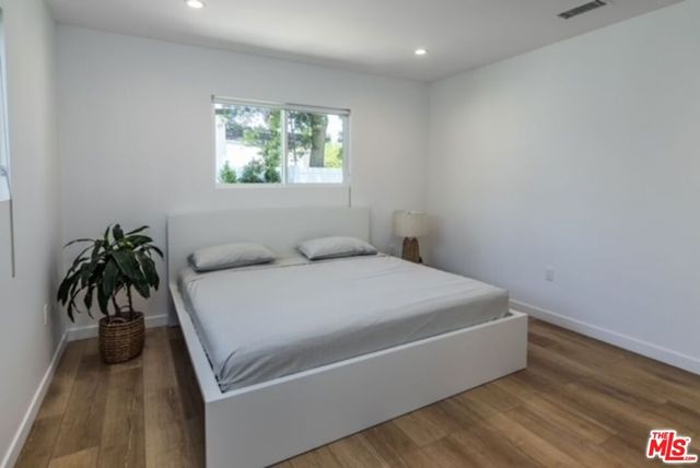 23028 Burbank Boulevard, Woodland Hills, CA 91367
