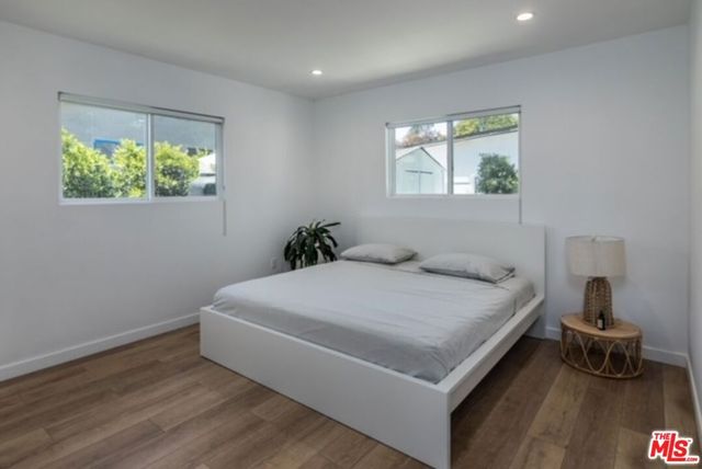 23028 Burbank Boulevard, Woodland Hills, CA 91367