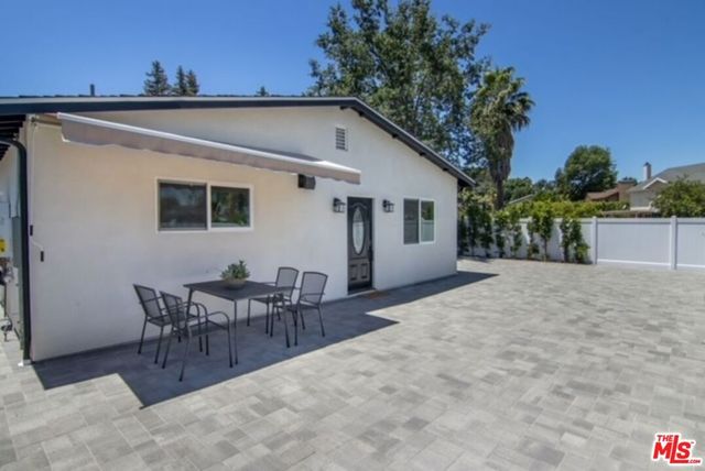 23028 Burbank Boulevard, Woodland Hills, CA 91367
