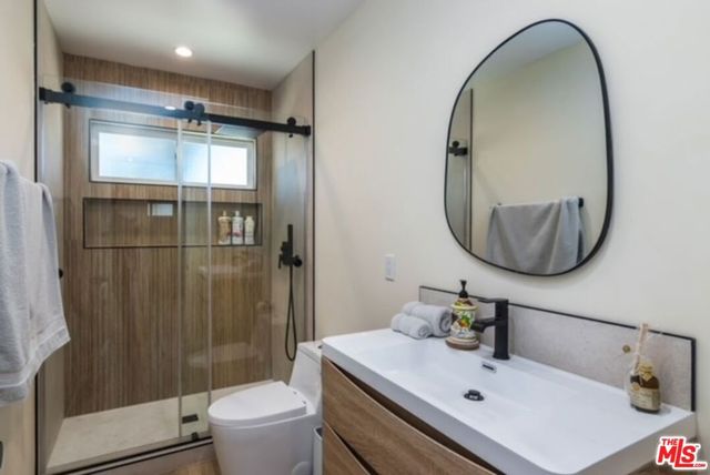 23028 Burbank Boulevard, Woodland Hills, CA 91367