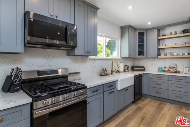 23028 Burbank Boulevard, Woodland Hills, CA 91367