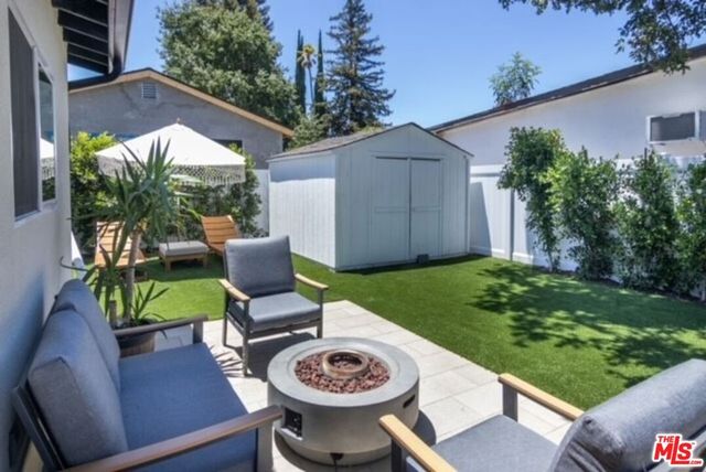 23028 Burbank Boulevard, Woodland Hills, CA 91367