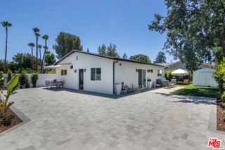23028 Burbank Boulevard, Woodland Hills, CA 91367