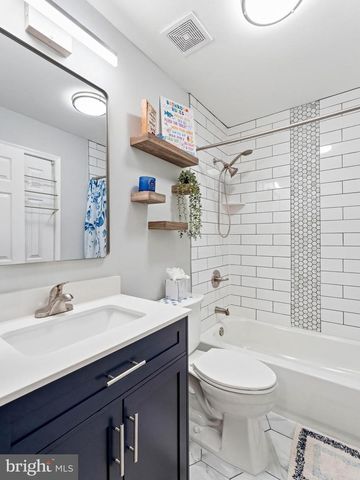 8 PINEHURST CT, Blackwood, NJ 08012