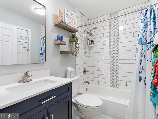 8 PINEHURST CT, Blackwood, NJ 08012