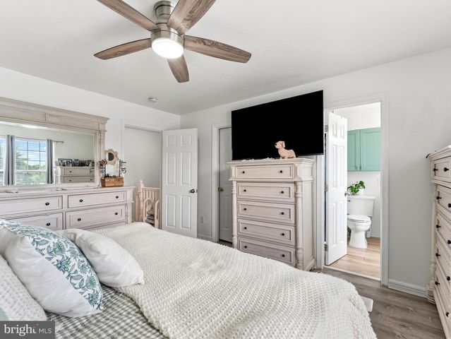 8 PINEHURST CT, Blackwood, NJ 08012