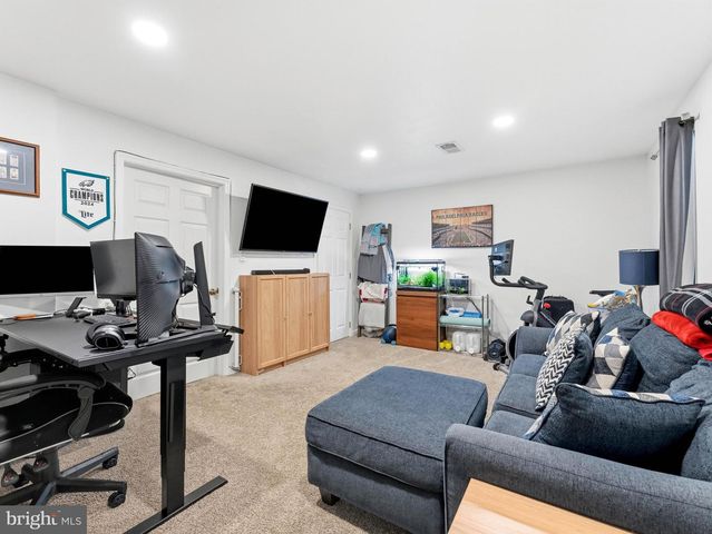8 PINEHURST CT, Blackwood, NJ 08012