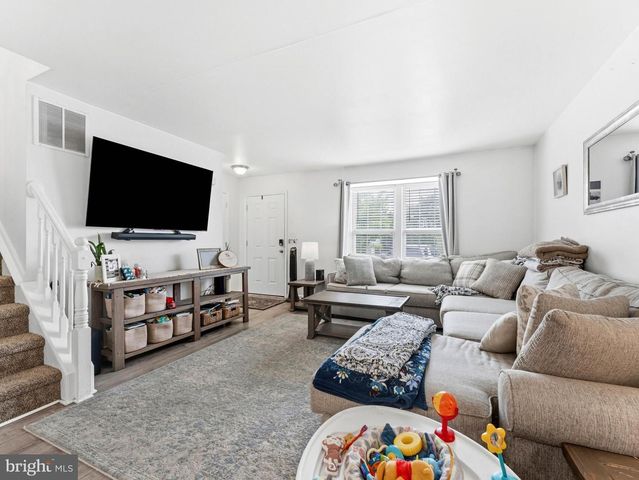 8 PINEHURST CT, Blackwood, NJ 08012