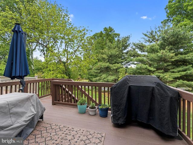 8 PINEHURST CT, Blackwood, NJ 08012