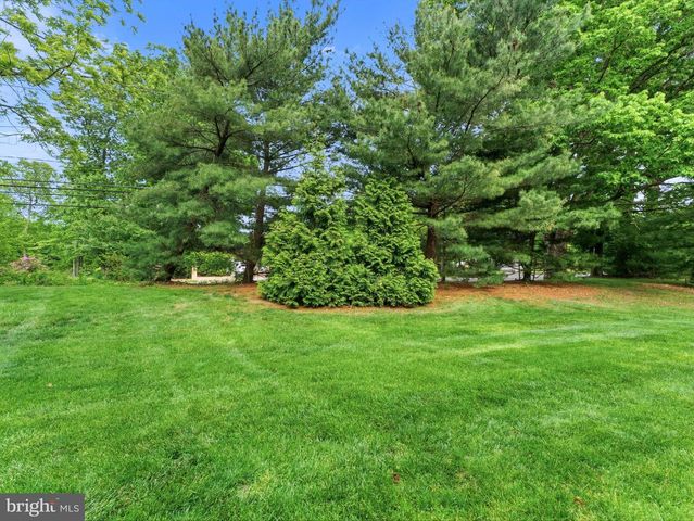 8 PINEHURST CT, Blackwood, NJ 08012