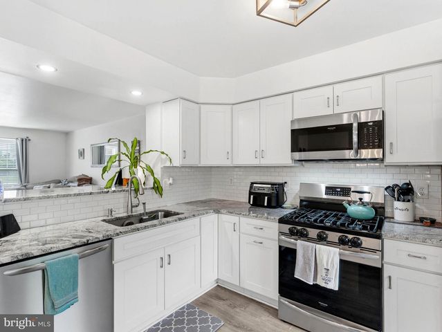 8 PINEHURST CT, Blackwood, NJ 08012