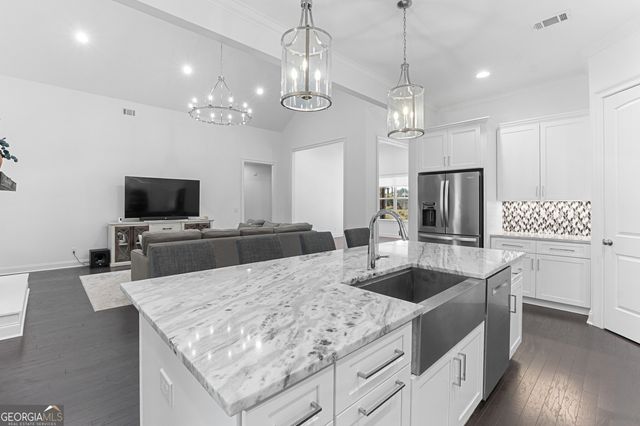 207 Yale Circle, Bonaire, GA 31005