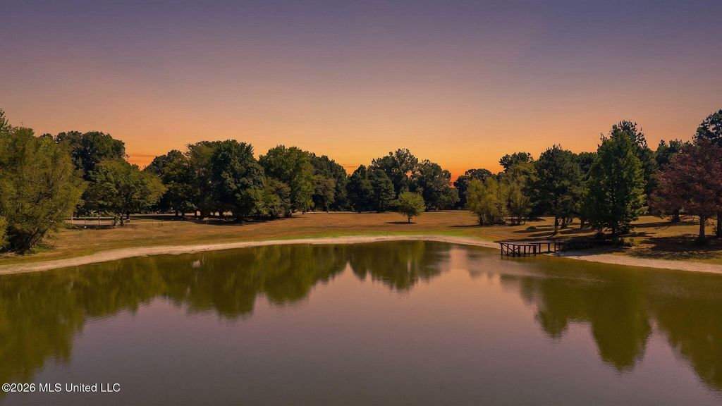 Claridge Court, Horn Lake, MS 38637 — exterior
