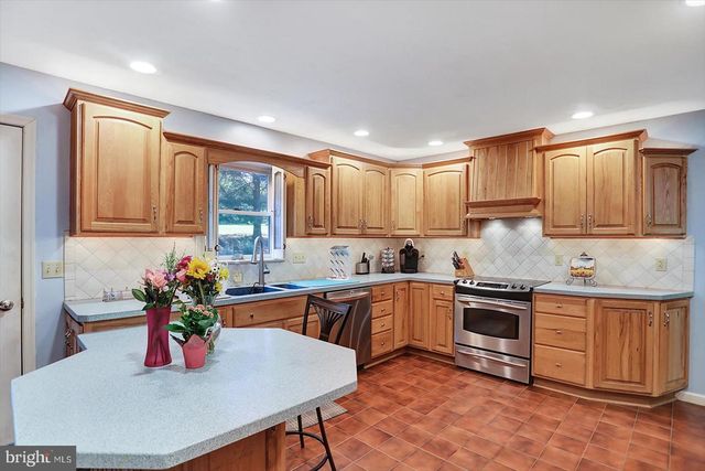 63 LINDSAY LN, Hanover, PA 17331