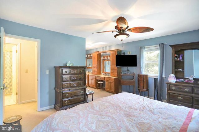 63 LINDSAY LN, Hanover, PA 17331