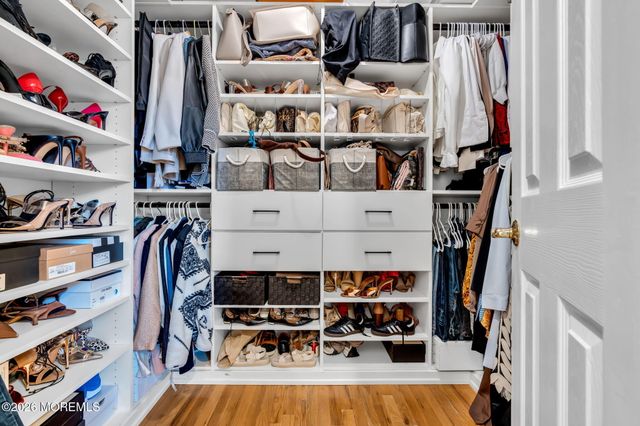 7 Richard Court, Manalapan, NJ 07726