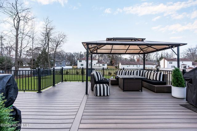 7 Richard Court, Manalapan, NJ 07726