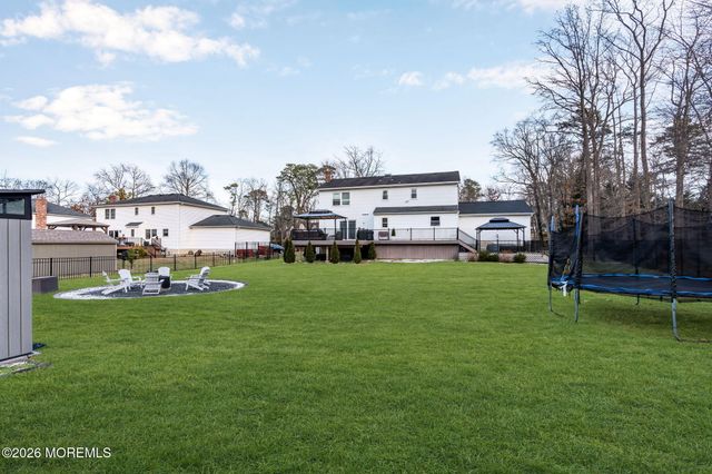 7 Richard Court, Manalapan, NJ 07726