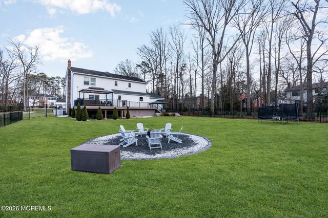 7 Richard Court, Manalapan, NJ 07726