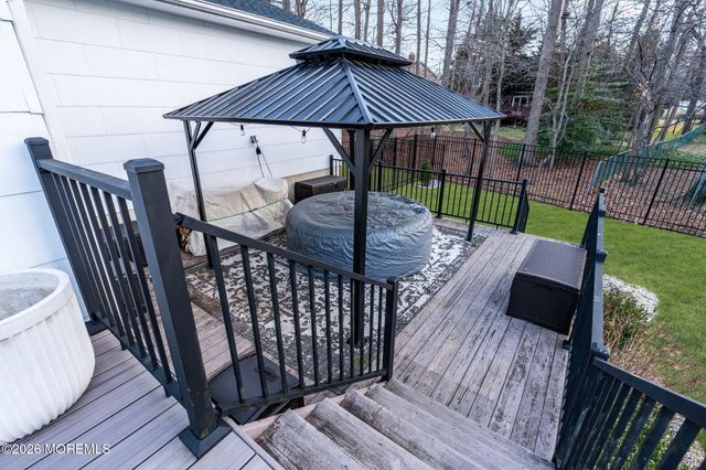 7 Richard Court, Manalapan, NJ 07726