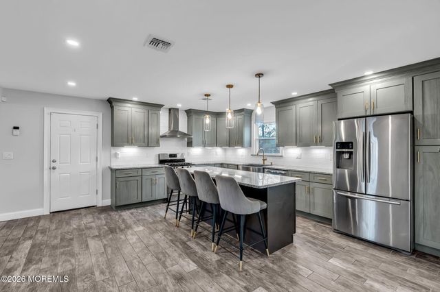 7 Richard Court, Manalapan, NJ 07726