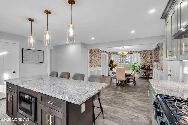 7 Richard Court, Manalapan, NJ 07726