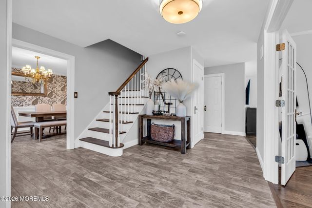 7 Richard Court, Manalapan, NJ 07726