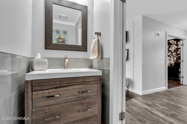 7 Richard Court, Manalapan, NJ 07726