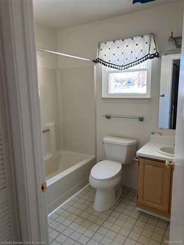 2225 S Huron Parkway 2, Ann Arbor, MI 48104