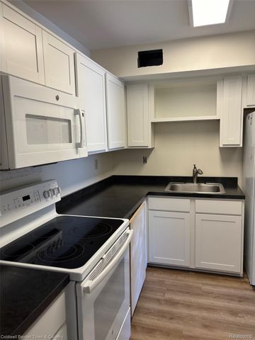 2225 S Huron Parkway 2, Ann Arbor, MI 48104