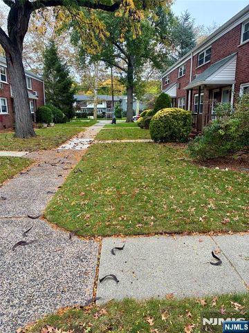 15-08 N Plaza Road A, Fair Lawn, NJ 07410