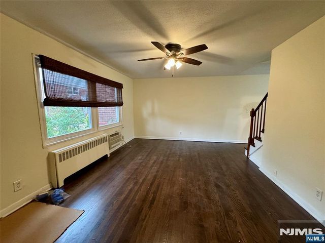 15-08 N Plaza Road A, Fair Lawn, NJ 07410