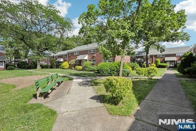 15-08 N Plaza Road A, Fair Lawn, NJ 07410