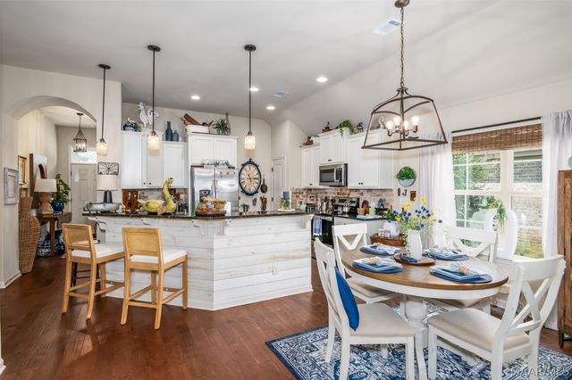 9155 CRESCENT LODGE Circle, Pike Road, AL 36064