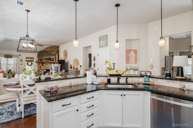 9155 CRESCENT LODGE Circle, Pike Road, AL 36064