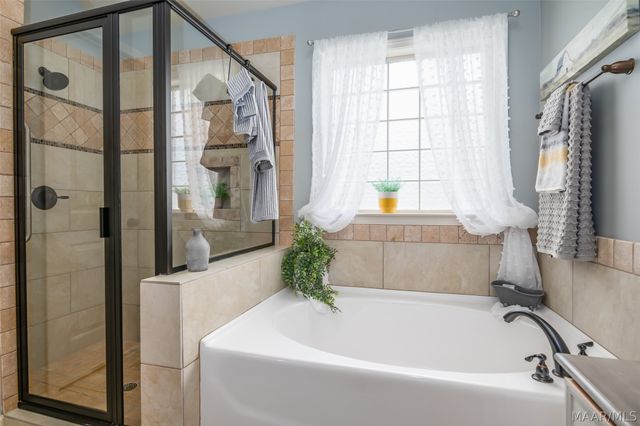 9155 CRESCENT LODGE Circle, Pike Road, AL 36064