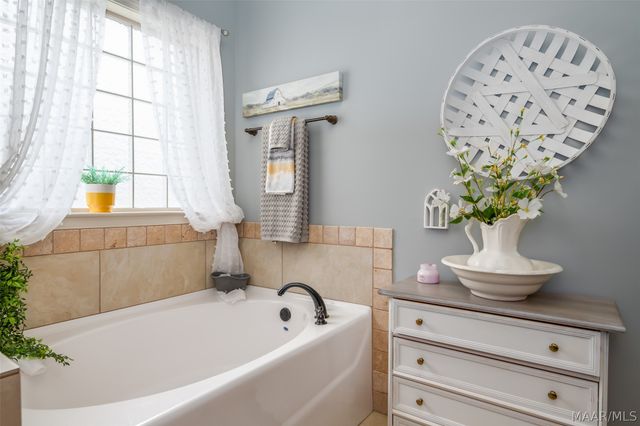 9155 CRESCENT LODGE Circle, Pike Road, AL 36064