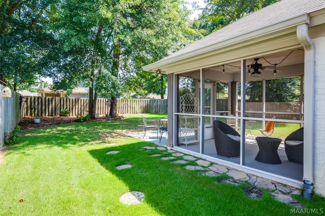 9155 CRESCENT LODGE Circle, Pike Road, AL 36064