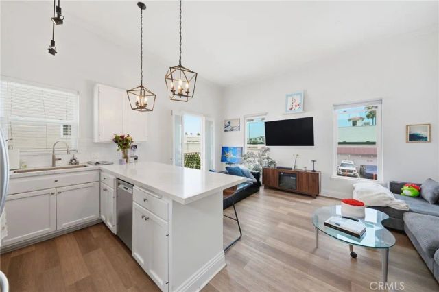 2202 W Oceanfront, Newport Beach, CA 92663