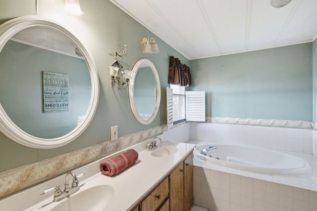 816 W Ayers Avenue, De Leon, TX 76444