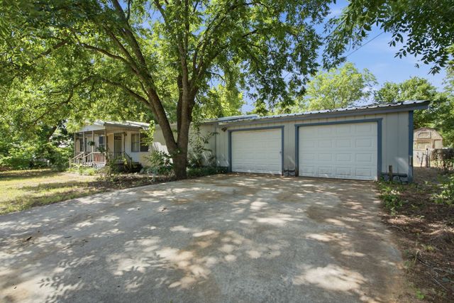 816 W Ayers Avenue, De Leon, TX 76444