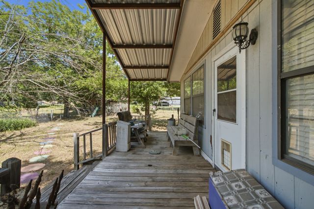 816 W Ayers Avenue, De Leon, TX 76444