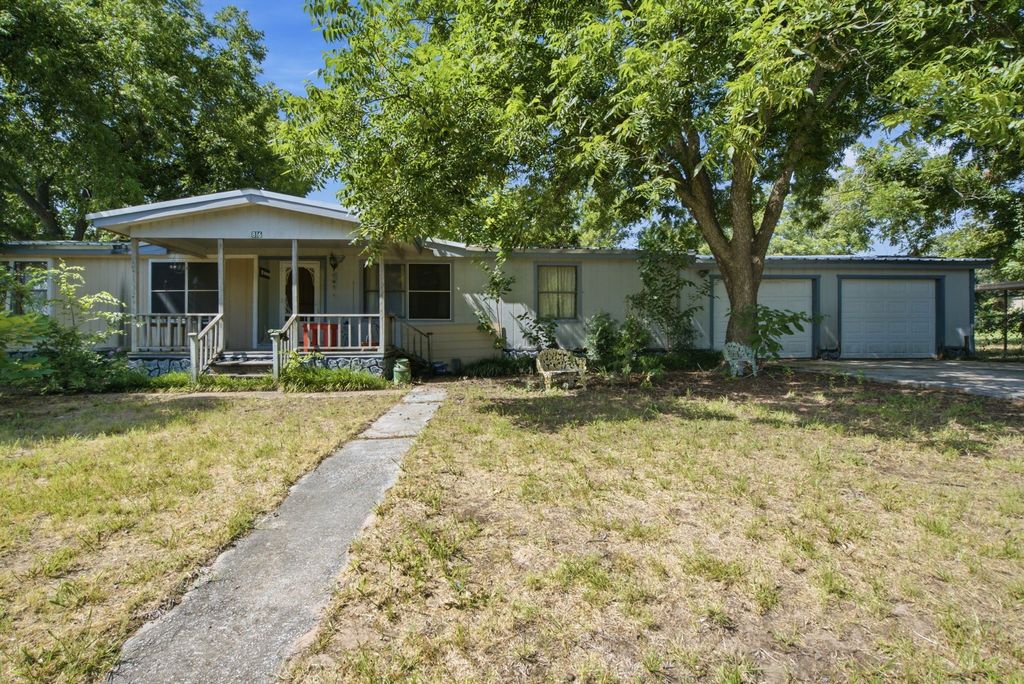 816 W Ayers Avenue, De Leon, TX 76444