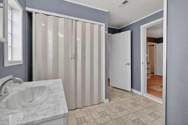 1912 W County Rd 130, Midland, TX 79706