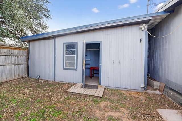 1912 W County Rd 130, Midland, TX 79706