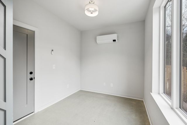 323 E Village Ln, Nashville, TN 37216