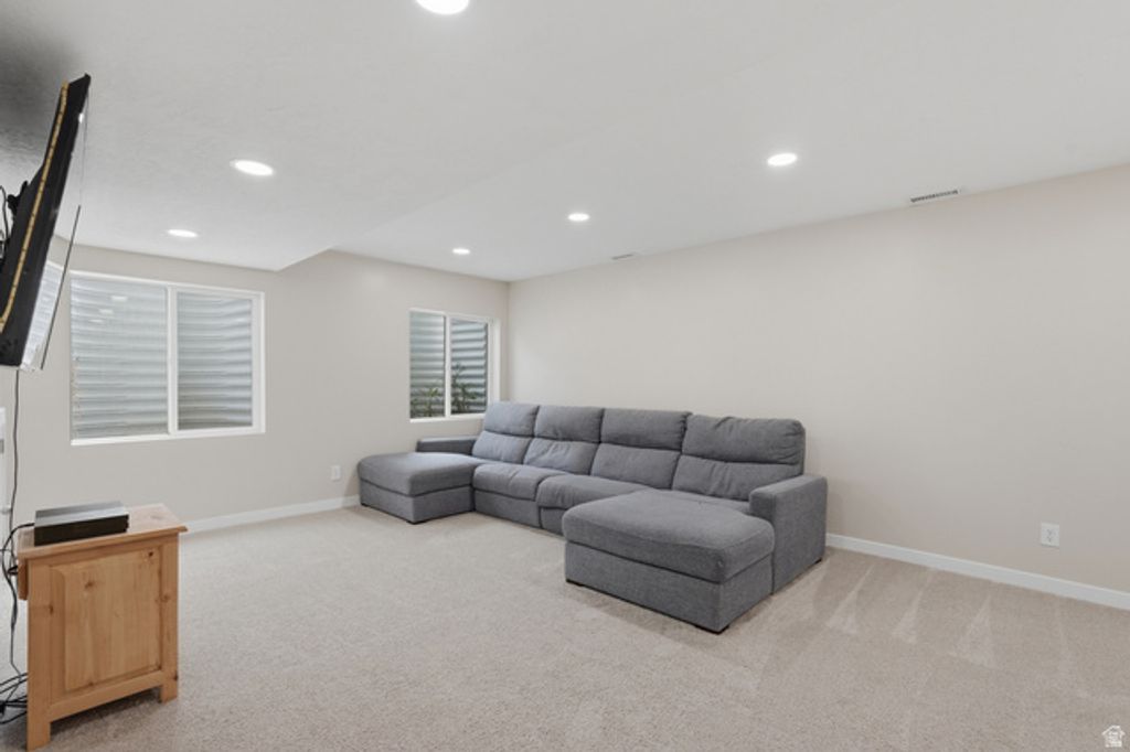 Image 18 of property listing at 534 S 1350 W, Syracuse, UT 84075